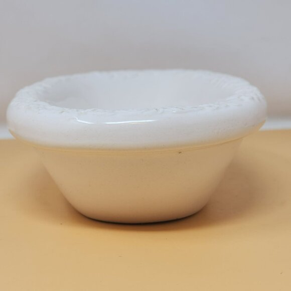 Set Of 2 White Ceramic Floral Soap Dishes With Embossed Design Bathroom Decor - Picture 4 of 15